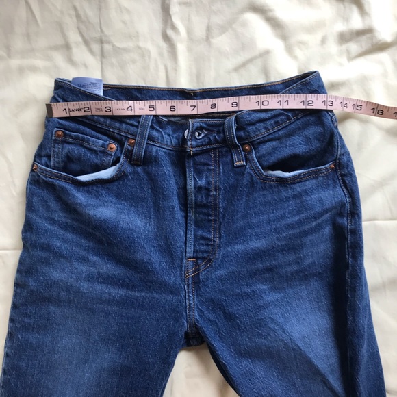 Dark Wash Highwaisted Levi’s 501 Jeans - Picture 3 of 4
